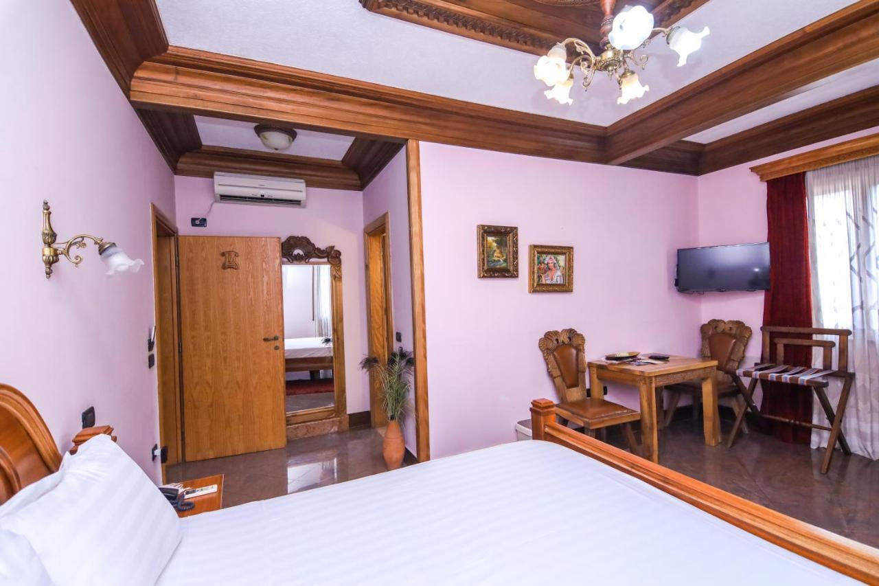 Brilant Antik Center Hotel Тирана Екстер'єр фото