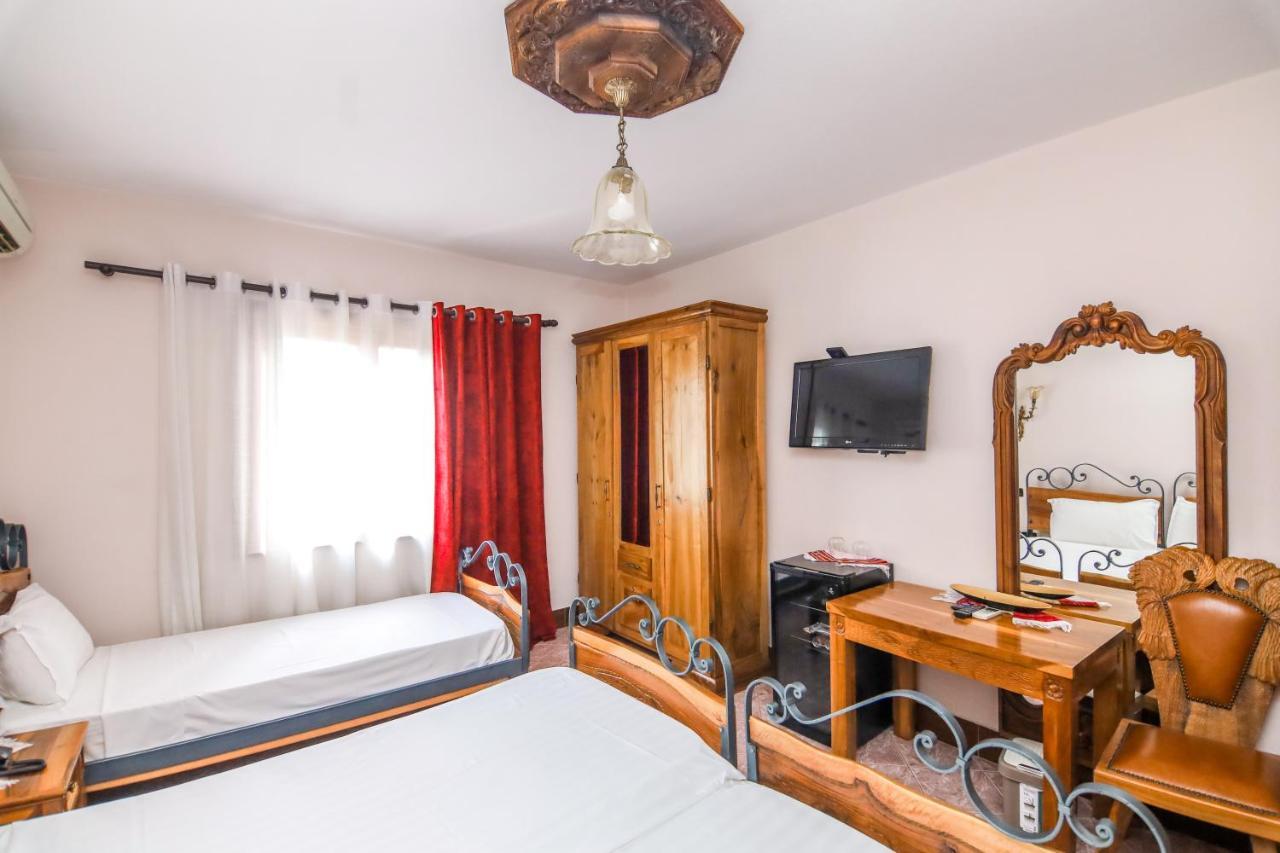 Brilant Antik Center Hotel Тирана Екстер'єр фото