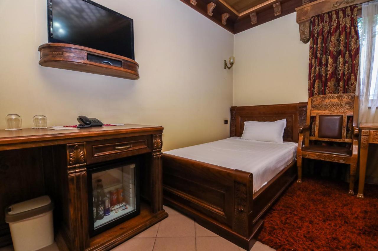 Brilant Antik Center Hotel Тирана Екстер'єр фото