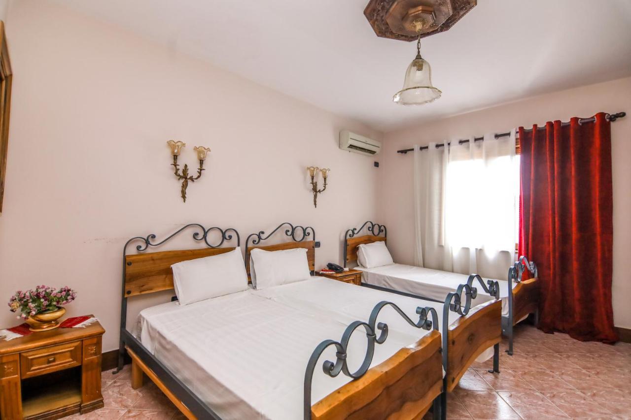 Brilant Antik Center Hotel Тирана Екстер'єр фото