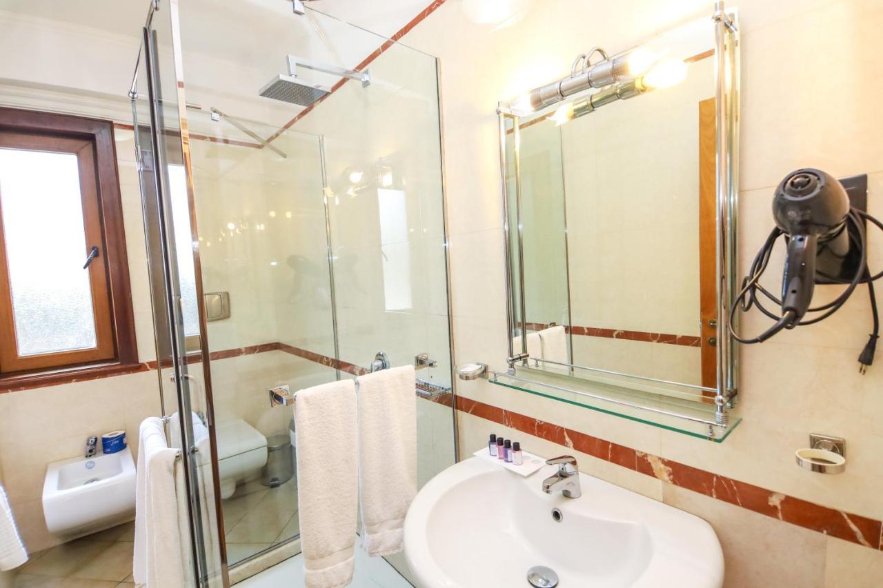 Brilant Antik Center Hotel Тирана Екстер'єр фото
