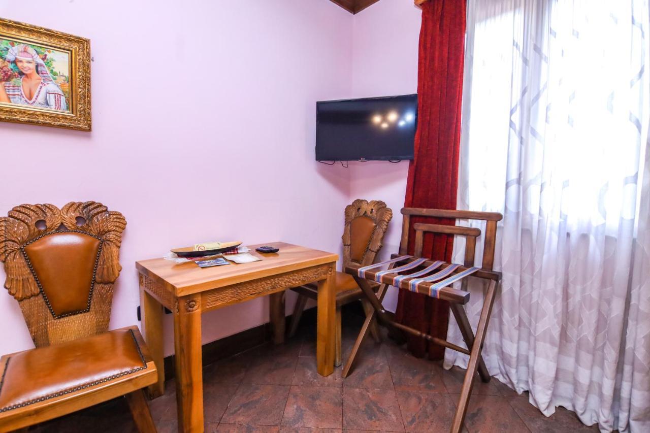 Brilant Antik Center Hotel Тирана Екстер'єр фото