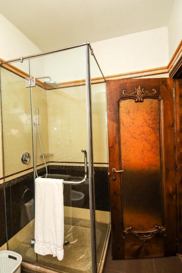 Brilant Antik Center Hotel Тирана Екстер'єр фото