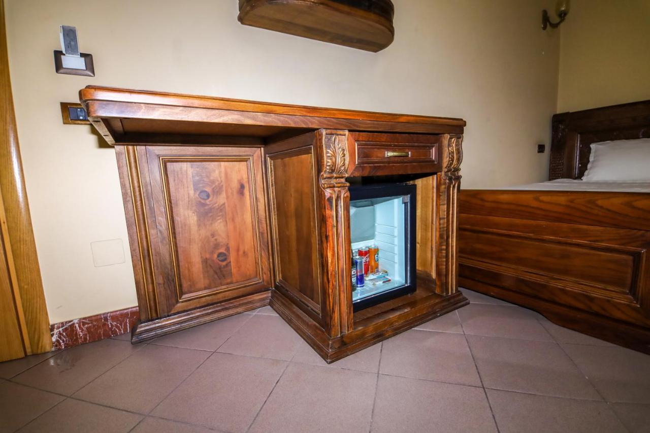 Brilant Antik Center Hotel Тирана Екстер'єр фото