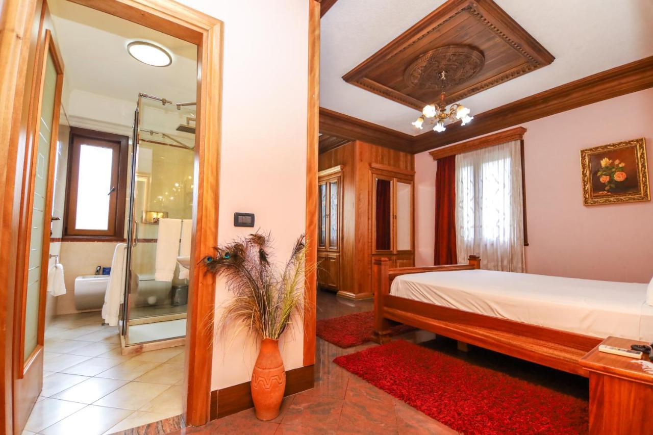 Brilant Antik Center Hotel Тирана Екстер'єр фото