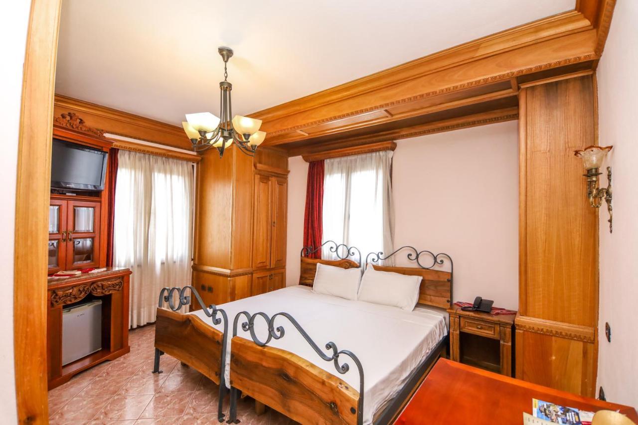 Brilant Antik Center Hotel Тирана Екстер'єр фото
