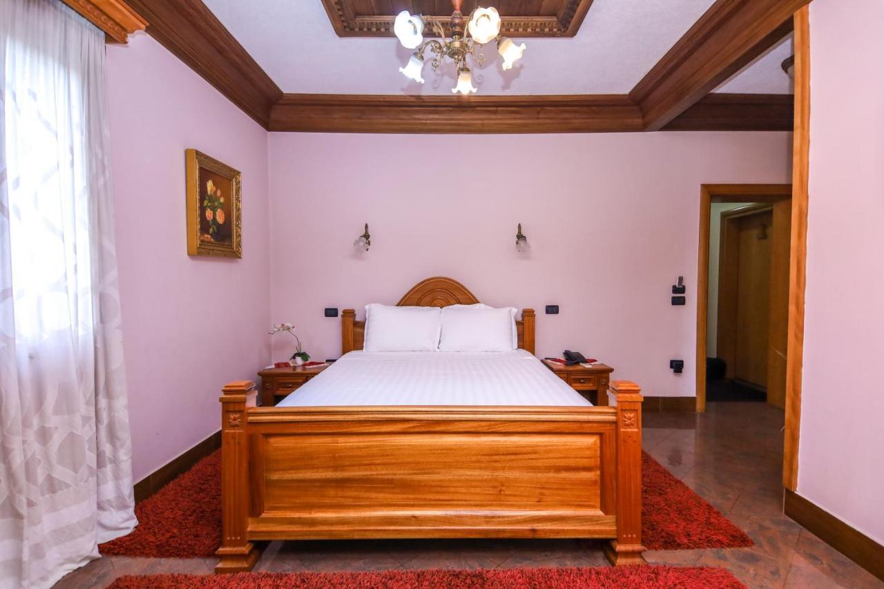 Brilant Antik Center Hotel Тирана Екстер'єр фото