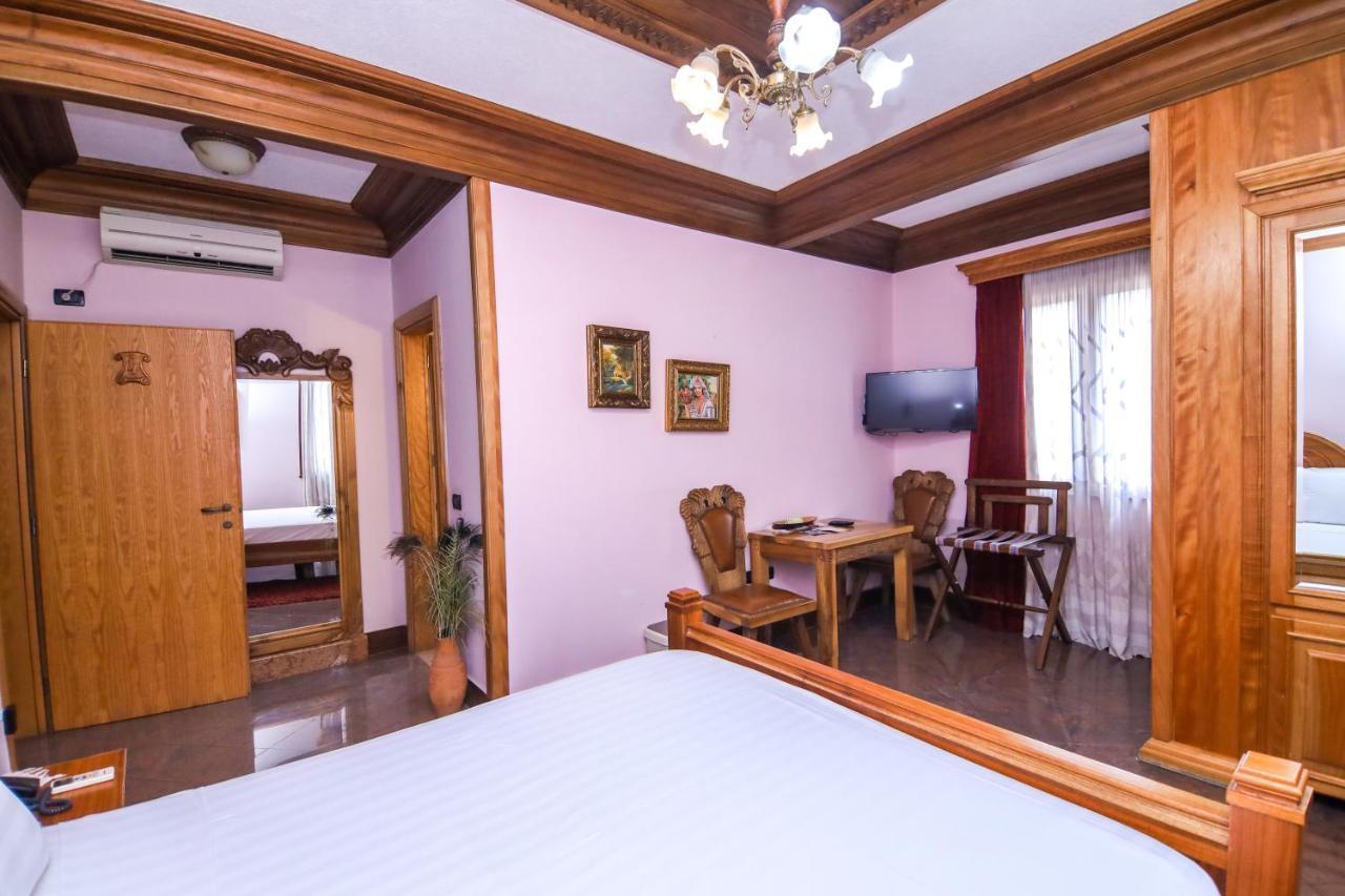 Brilant Antik Center Hotel Тирана Екстер'єр фото