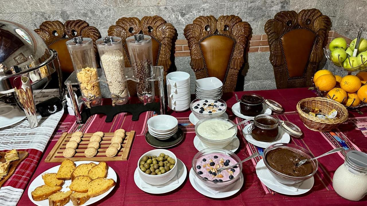 Brilant Antik Center Hotel Тирана Екстер'єр фото